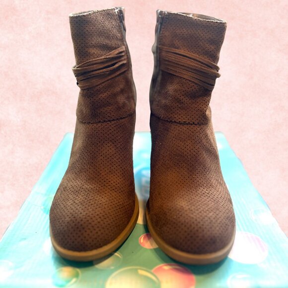 Soda Brown Suede Block Heel Ankle Boots – Size 8 - Picture 3 of 5